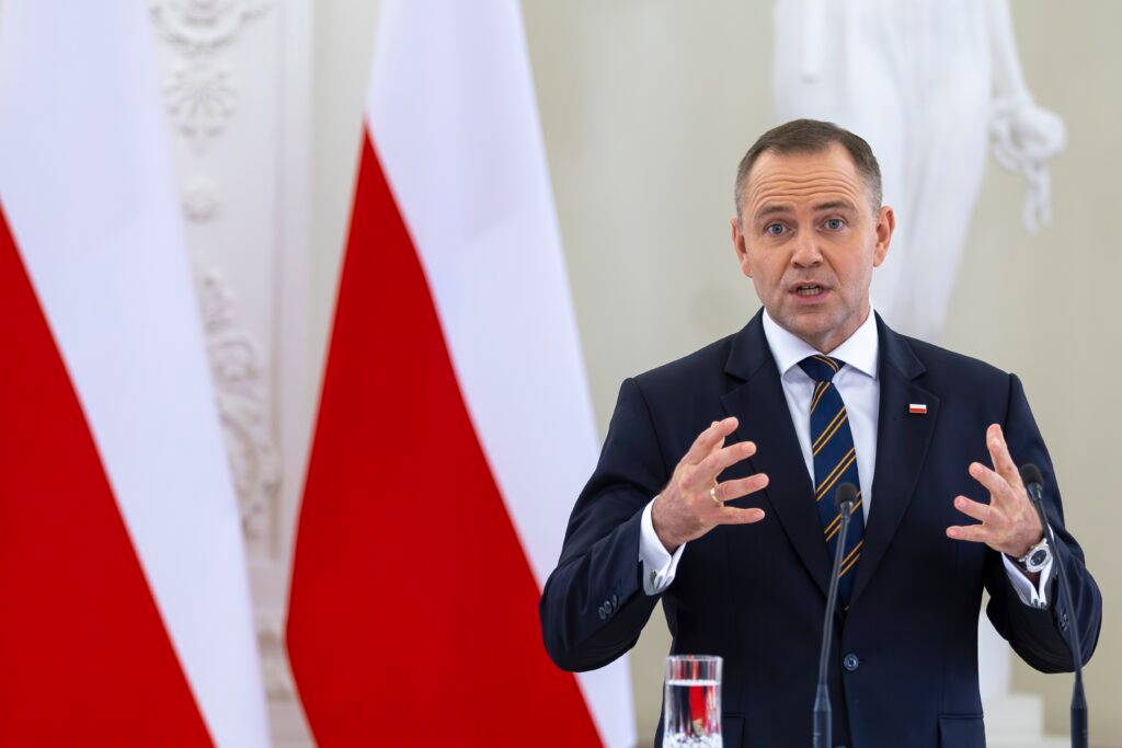 Полският президент Карол Навроцки все още не е решил дали