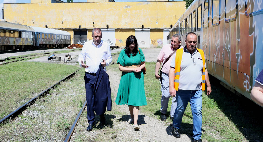 Условията на труд в ремонтните депа са отчайващи става ясно