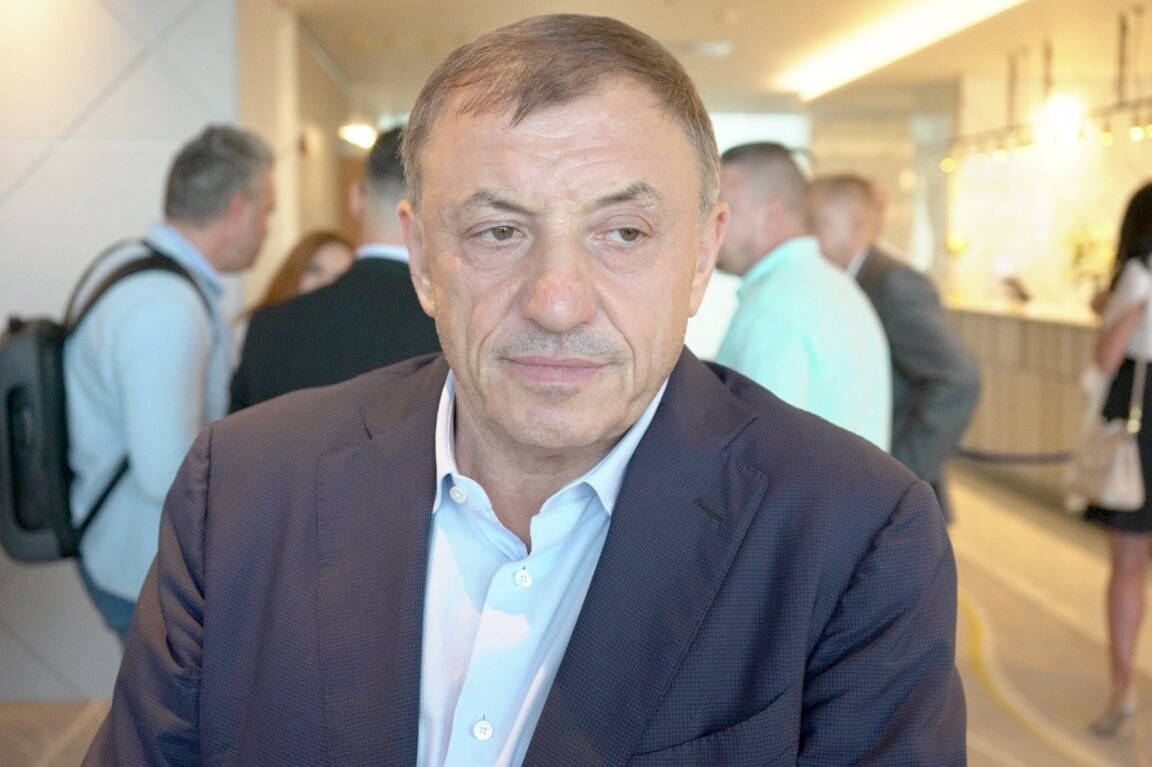 Според публикации Американски експерти са пробили защитата на апарата написаха