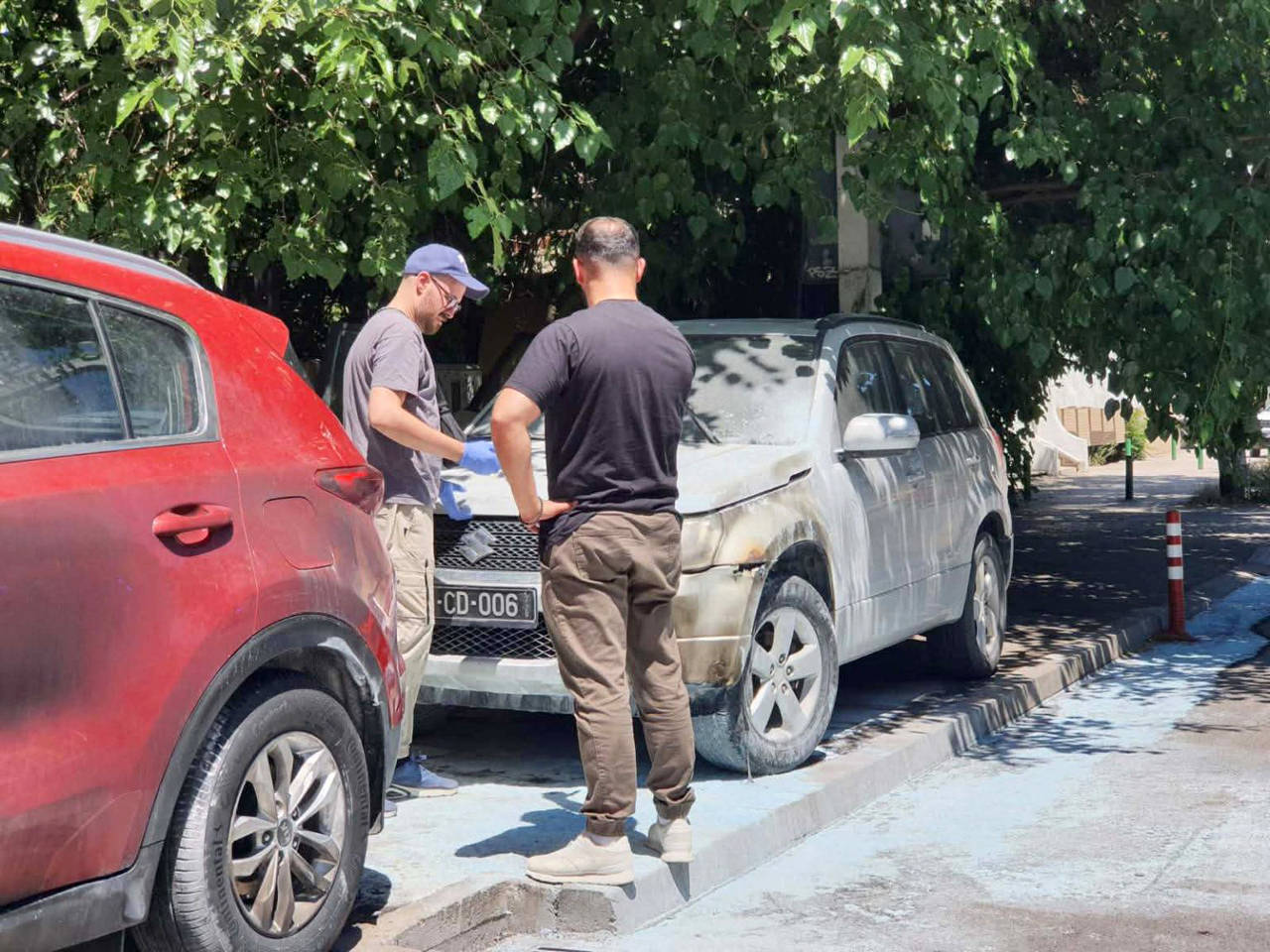Два автомобила използвани от българското посолство в Скопие са били
