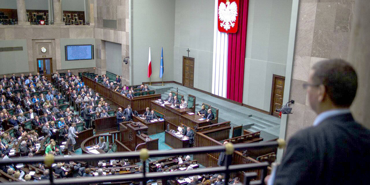 Михал РАДЗИКОВСКИ Mysl PolskаУмишлено се въздържах от коментар относно медийния