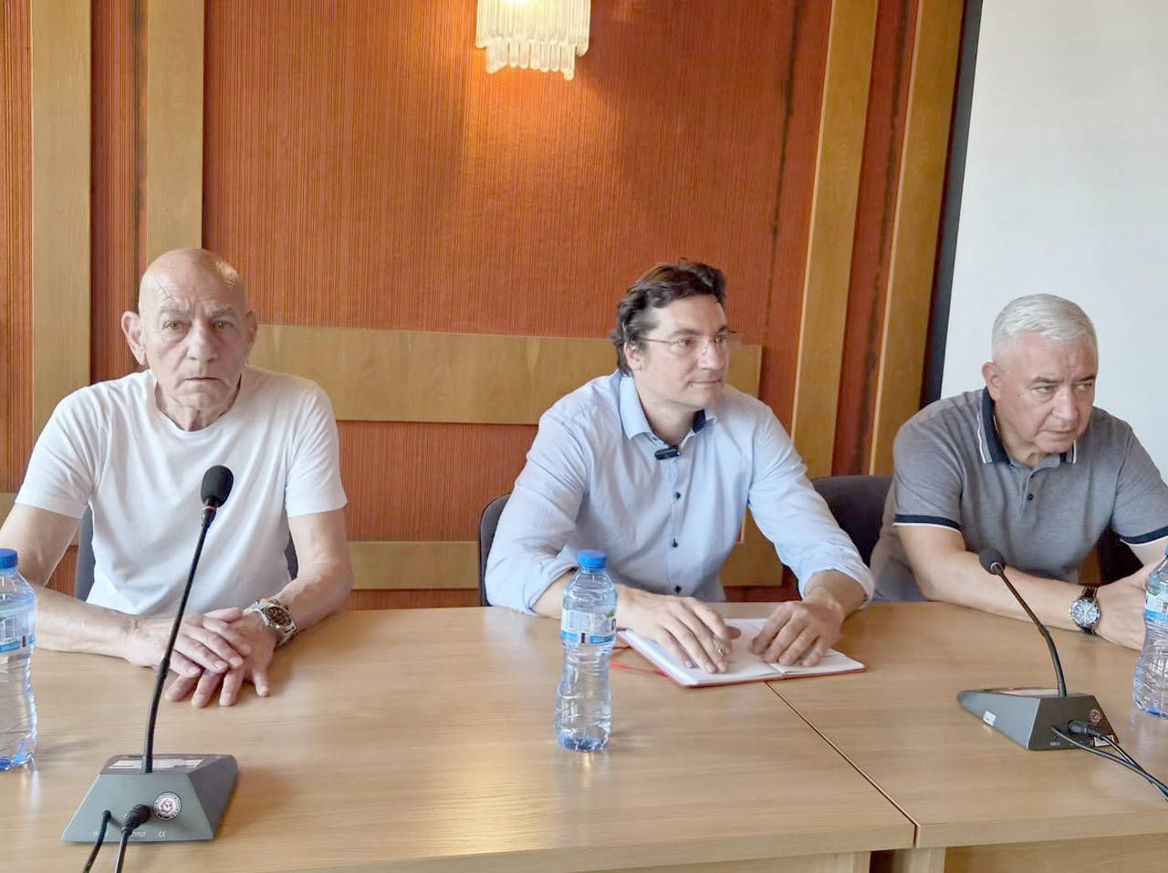 В момента България има остра нужда от качествен дебат за