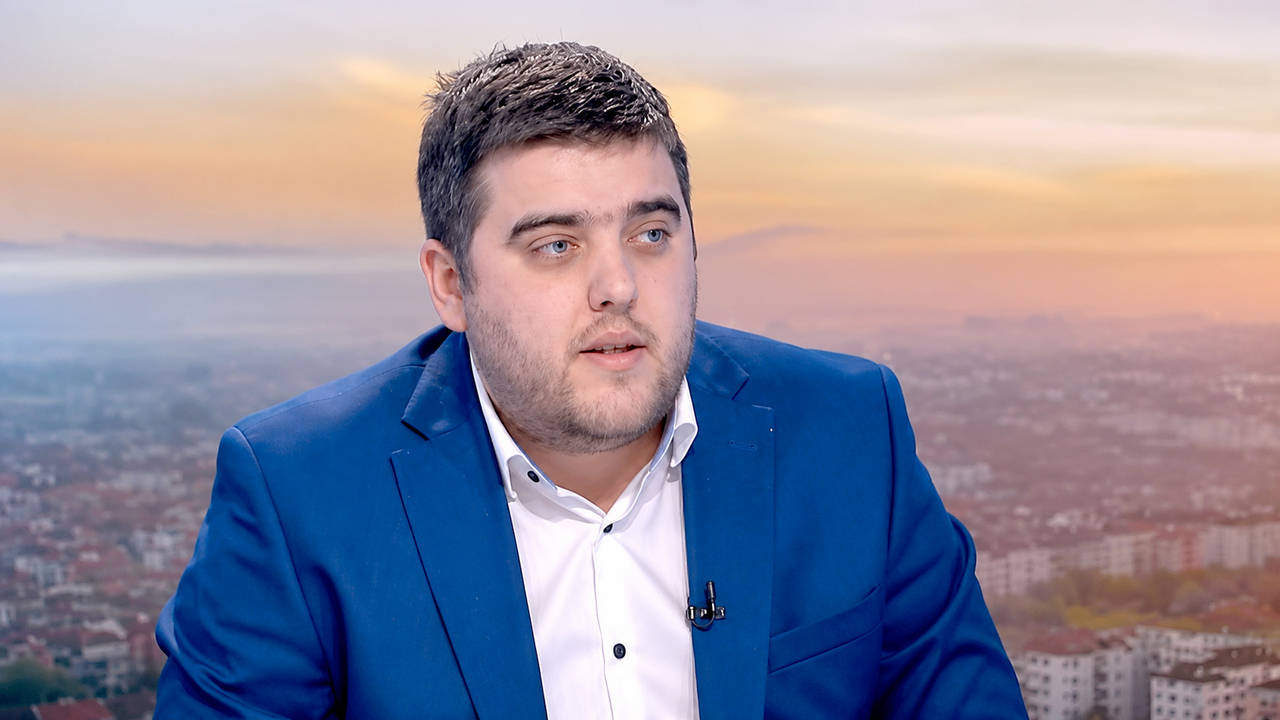 Правителството синдикатите и работодателите разглеждат основните параметри на план сметката