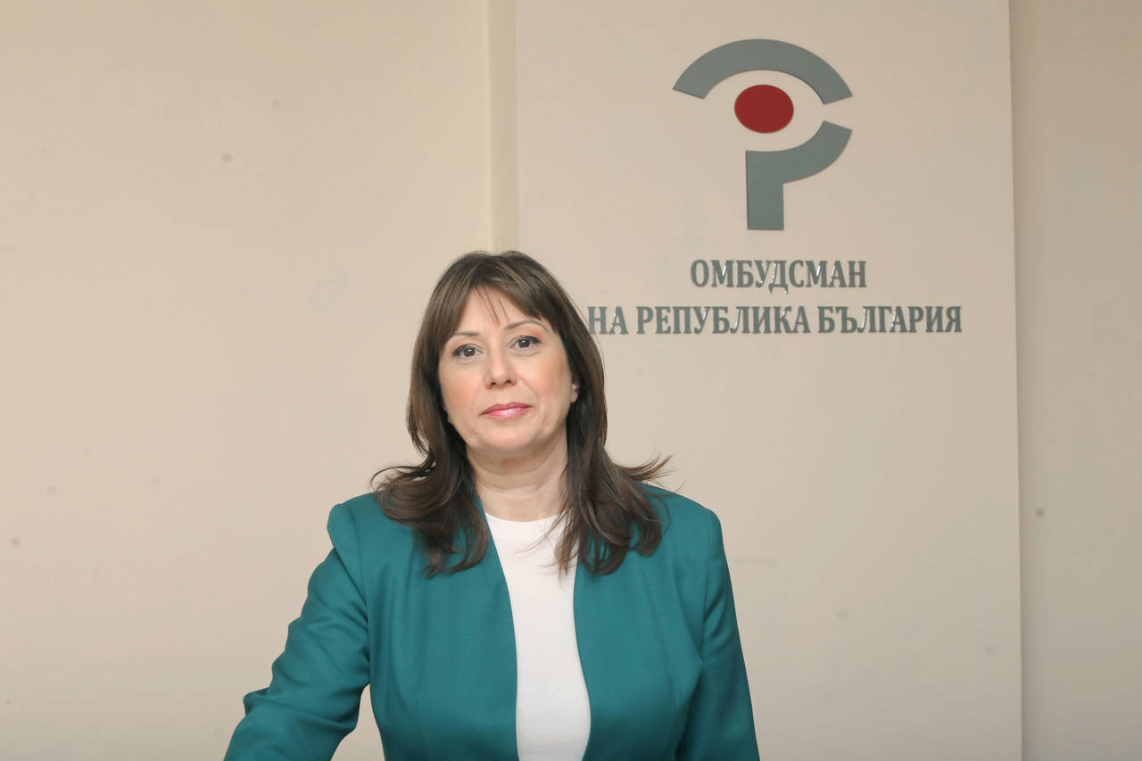Омбудсманът Велислава Делчева изпрати препоръки до министъра на образованието и