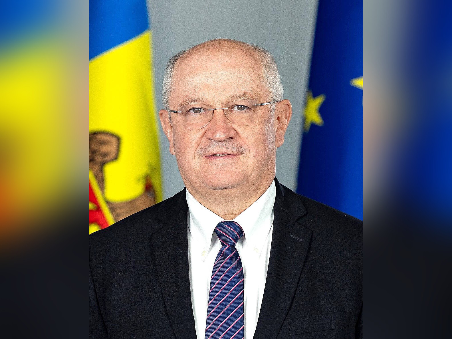 Премиерът на Молдова Александру Мунтяну обяви че се оттегля от