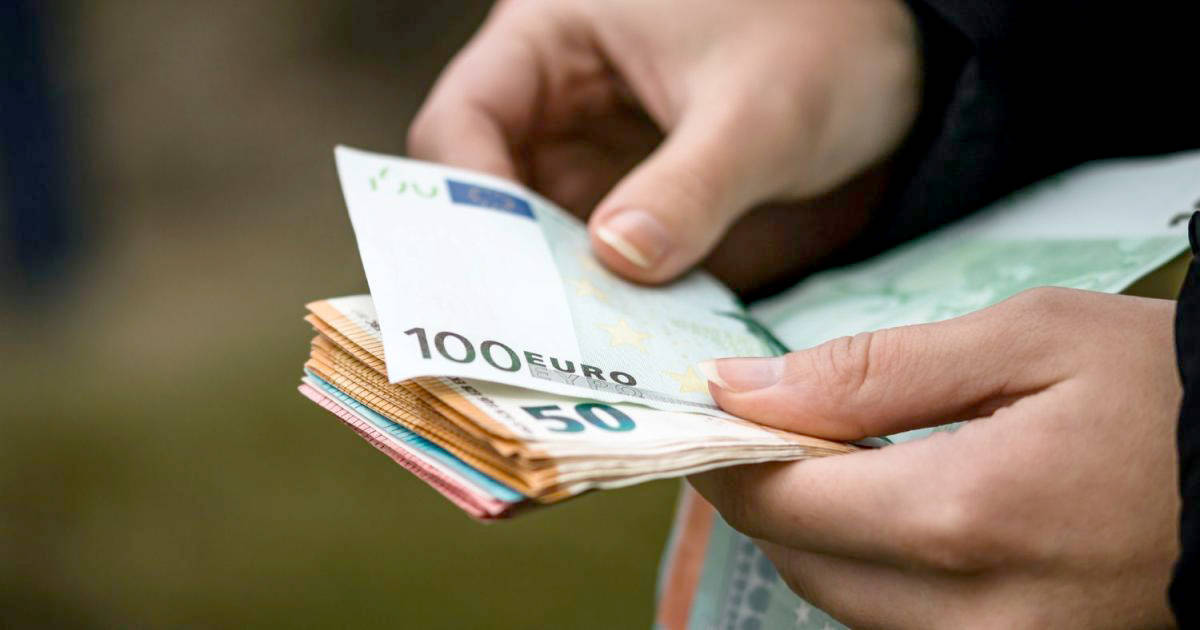 Правителството е пренаписало в последния момент праговете за шефските заплати