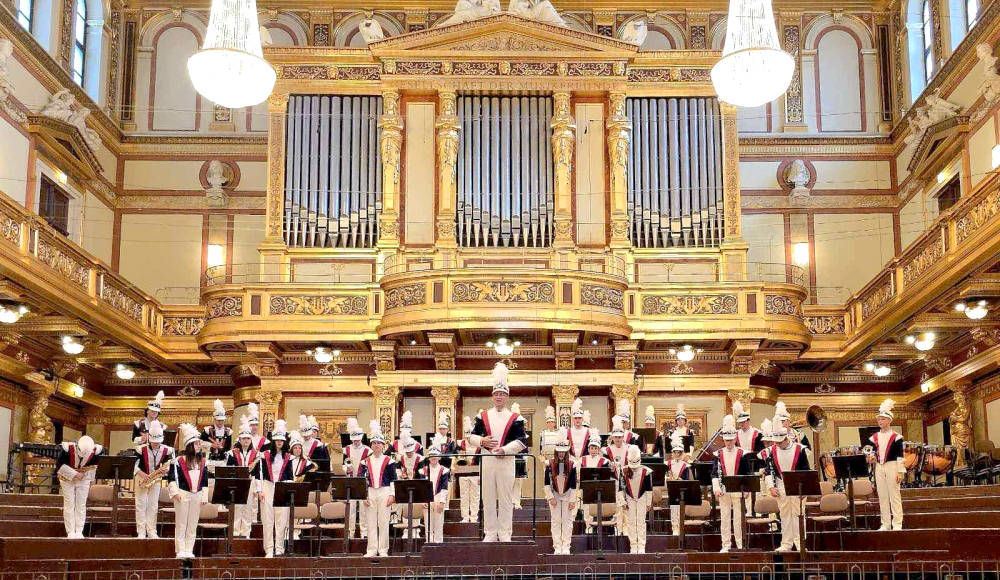 Младежкият духов оркестър Marching Stars записа историческа страница в развитието