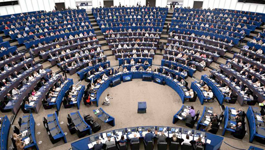 Европейският парламент критикува украинския президент Володимир Зеленски за решението му