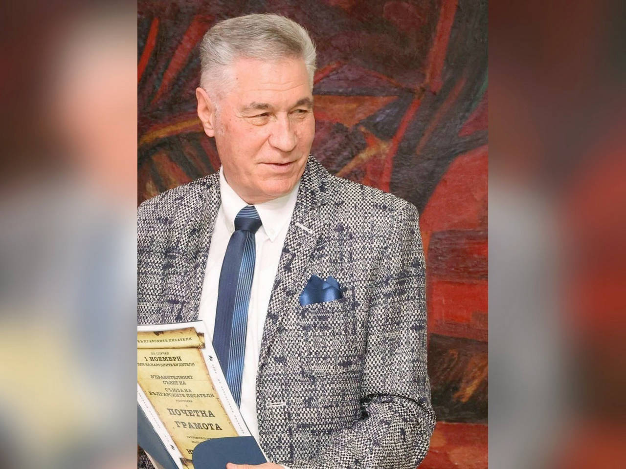 НИКОЛАЙ ШОПОВ е писател и публицист Роден е на 8