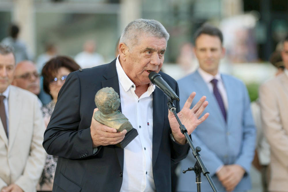 Николай Табаков е носителят на Националната литературна награда Иван Вазов