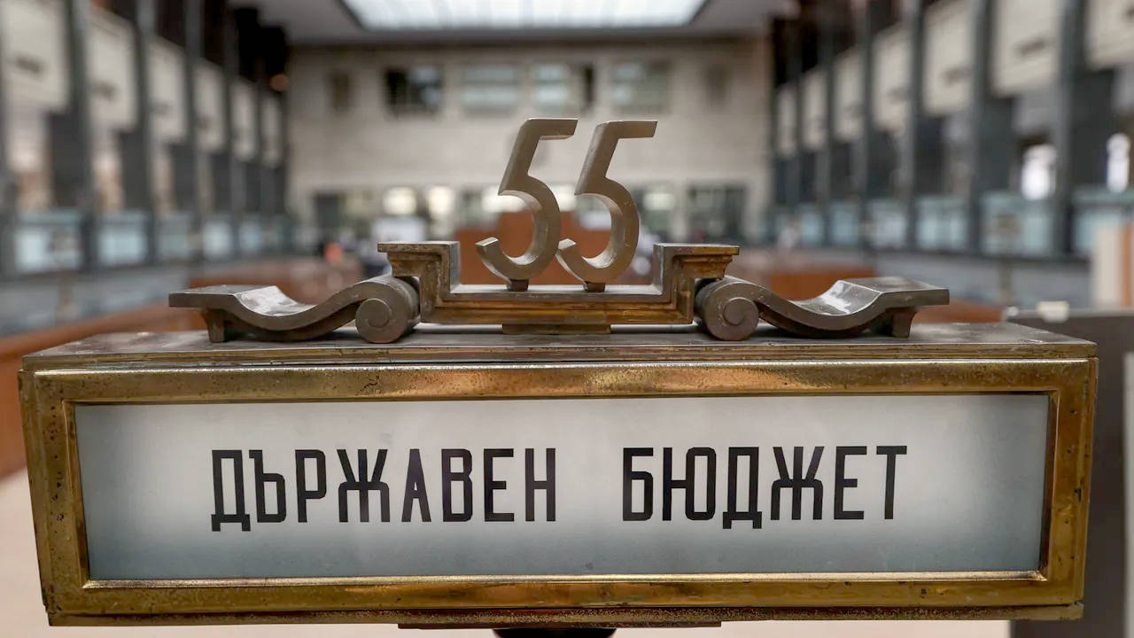 Съотношението на дефицита в държавния бюджет към БВП през първото
